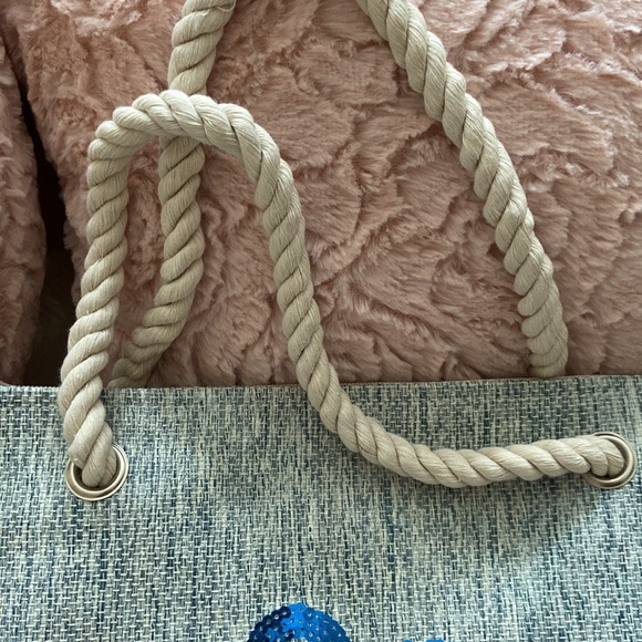 On vacay large tote with rope like design handles. - Picture 2 of 3
